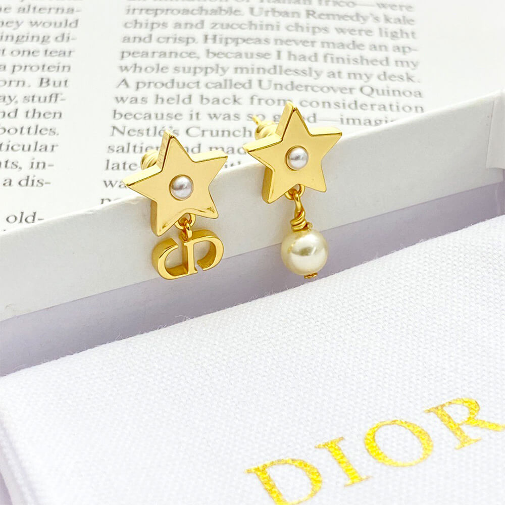 D10r PEARL EARRINGS