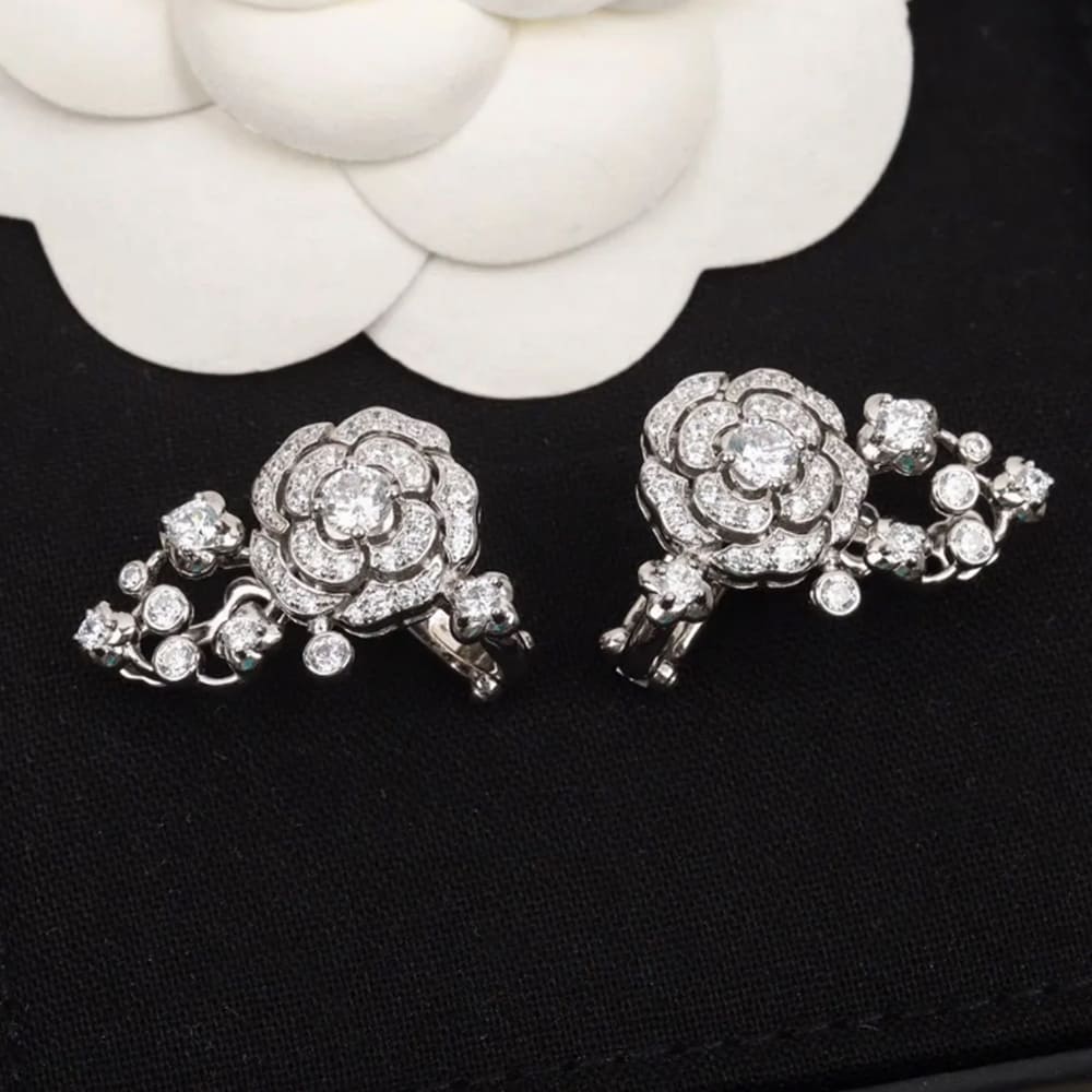 Ch**el BOUTON DE CAM??LIA HANGING EARRINGS