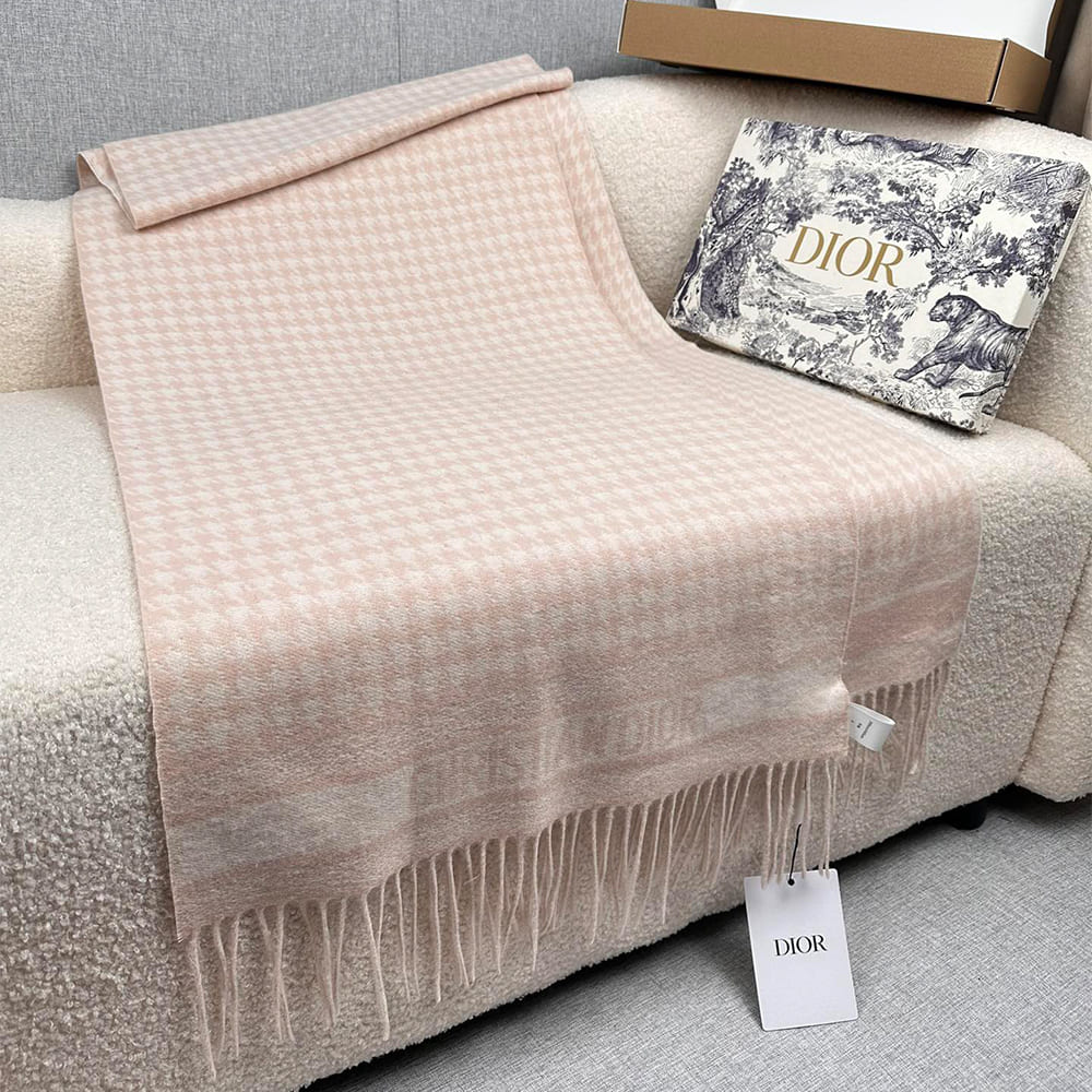 D10r Knit Scarves