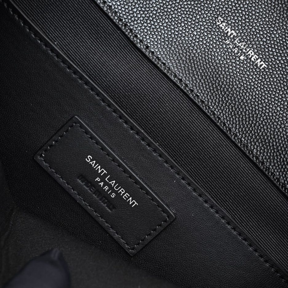 Y51 ENVELOPE MEDIUM IN QUILTED GRAIN DE POUDRE EMBOSSED LEATHER